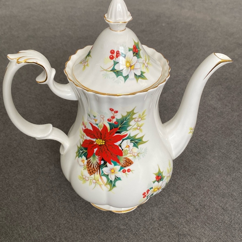 Collector’s Rare Royal Albert Poinsettia Holiday Christmas England Teapot